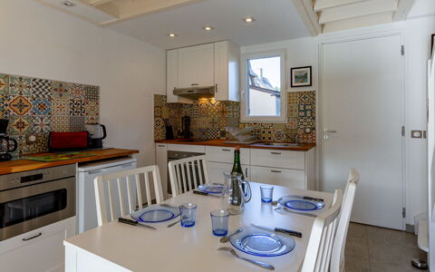 Cabourg Cottage: Meubles, Design Intérieur, Sol, Cuisine, Bois, Sol, Comptoir, Principaux Appliance, Pièce, Plafond
