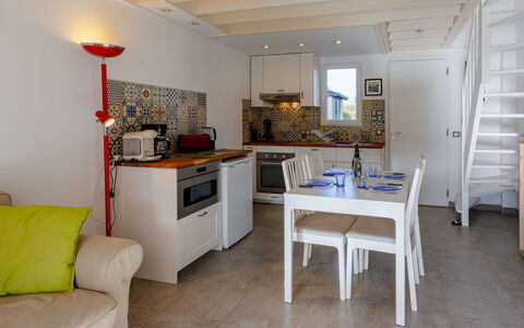 Cabourg Cottage: Meubles, Design Intérieur, Sol, Bois, Sol, Cuisine, Pièce, Plafond, Principaux Appliance, Appartement