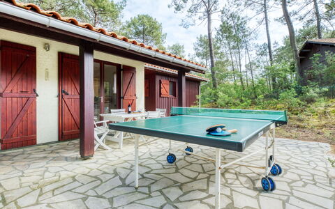 Les Sylvaines: Équipement Sportif, Propriété, Plante, Fenêtre, Table, Bâtiment, Tennis De Table Raquette, Arbre, Ciel, Bois