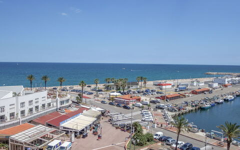 Ibis: Propriété, Ville, Ciel, Mer, Vacances, Marina, Tourisme, Plage, Côte, Immobilier