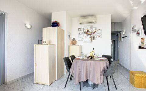 Ibis: Table, Meubles, Chaise, Bois, Bâtiment, Maison, Sol, Design Intérieur, Sol, Porte