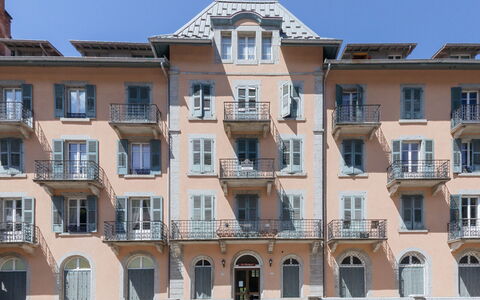 La Résidence: Fenêtre, Propriété, Bâtiment, Ciel, Design Urbain, Quartier, Zone Résidentielle, Immobilier, Façade, Ville