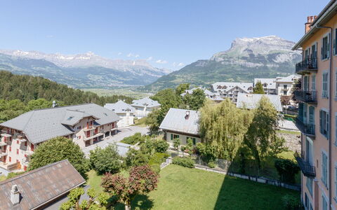 La Résidence: Ciel, Bâtiment, Montagne, La Nature, Plante, Fenêtre, Montagnes, Design Urbain, Architecture, Lot Terre