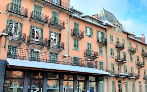La Résidence: Ciel, Propriété, Fenêtre, Bâtiment, Nuage, Quartier, Design Urbain, Immobilier, Zone Résidentielle, Façade