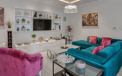 Dream House: Meubles, Pièce, Salon, Design Intérieur, Propriété, Violet, Table, Turquoise, Bâtiment, Mur