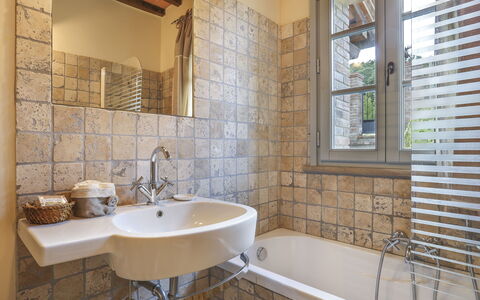 Appartamento Ginepro - Borgo in Chianni: Salle De Bains, Pièce, Propriété, Tuile, Design Intérieur, Mur, Robinet, Bâtiment, Immobilier, Sol