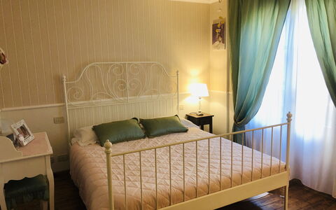 Villa Fusai: Meubles, Lit, Pièce, Chambre, Cadre De Lit, Propriété, Matelas, Produit, Rideau, Design Intérieur