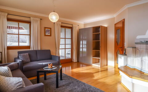Radstadt 200: Pièce, Meubles, Propriété, Salon, Design Intérieur, Bâtiment, Sol, Parquet, Plafond, Immobilier