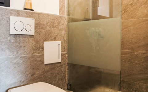 Le Raccard: Propriété, Produit, Rectangle, Bois, Design Intérieur, Luminaire Plomberie, Architecture, Salle De Bains, Sol, Sol