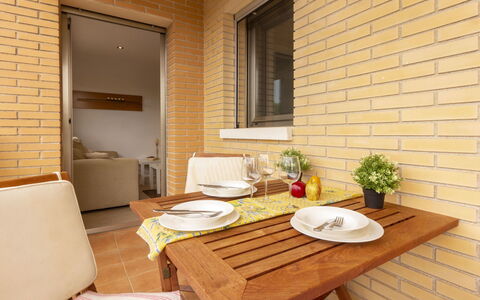 Mas de Clariana: Pièce, Design Intérieur, Propriété, Meubles, Couvre-Fenêtres, Table, Bâtiment, Mur, Maison, Traitement De Fenetre