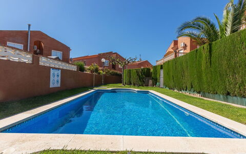 Villa Aragon: Appartement, Balcon, Condominium, Clôture, Mobilier De Jardin