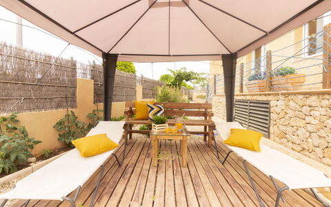 Cap Roig: Plante, Meubles, Table, Bâtiment, Ombre, Chaise, Bois, Mobilier De Jardin, Design Intérieur, Pot De Fleur