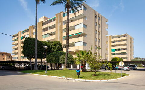 Jávea 179: Ciel, Plante, Bâtiment, Nuage, Propriété, Fenêtre, Éclairage Public, Arbre, Design Urbain, Condominium