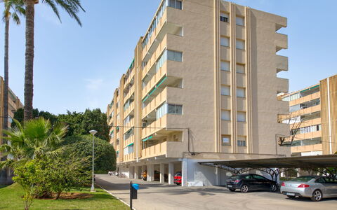 Jávea 179: Ciel, Bâtiment, Plante, Jour, Propriété, Roue, Fenêtre, Véhicule, Infrastructure, Arbre