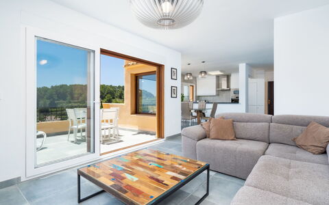 Miramar: Salon, Propriété, Pièce, Meubles, Design Intérieur, Table Basse, Bâtiment, Maison, Plafond, Table