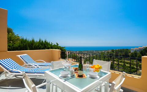 Miramar: Propriété, Immobilier, Maison, Bâtiment, Meubles, Pièce, Bleu Azur, Table, Design Intérieur, Recours