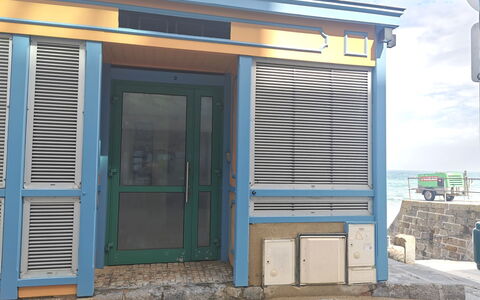 Océan: Propriété, Nuage, Bâtiment, Ciel, Bleu Azur, Bois, Éclairage, Architecture, Porte