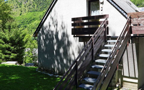 Les Marmottes: Maison, Escaliers, Propriété, Architecture, Bâtiment, Chalet, Arbre, Domicile, Balustrade, Herbe