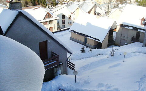 Les Marmottes: Neige, Bâtiment, Fenêtre, Monde, Maison, Arbre, Biome, Gelé, Zone Résidentielle, Pente
