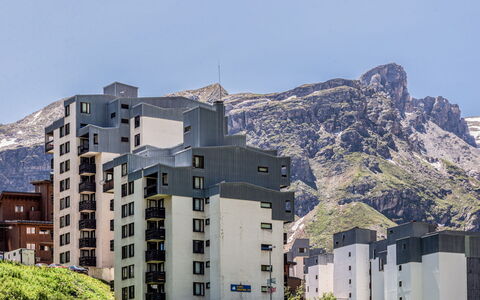 Tignes 336: Ciel, Jour, Bâtiment, Montagne, La Nature, Fenêtre, Bloc Tour, Design Urbain, Condominium, Montagnes