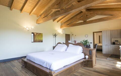 Agr. Castello della Mugazzena: Chambre, Pièce, Meubles, Lit, Propriété, Design Intérieur, Cadre De Lit, Parquet, Drap De Lit, Bâtiment