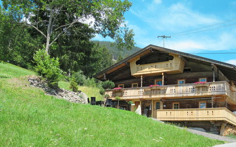 Alm Chalet: Ciel, Plante, Nuage, Bâtiment, Arbre, Paysage Naturel, Lot Terre, Maison, Pente, Bois