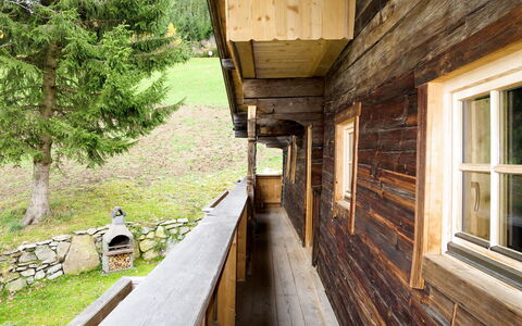 Alm Chalet: Plante, Fenêtre, Bâtiment, Bois, Arbre, Maison, Chalet, Siding, Chemin De Fer, Herbe