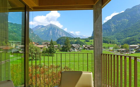 Meiringen 9000: Chaîne De Montagnes, Vallée, Eco Hôtel, Chaise, Recours, Balcon, Pelouse, Alpes, Tache De Bois, Villa
