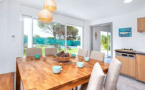 Almendro: Pièce, Propriété, Meubles, Design Intérieur, Salle À Manger, Immobilier, Table, Bâtiment, Maison, Sol