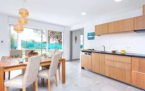 Almendro: Propriété, Pièce, Meubles, Cuisine, Cabinetry, Design Intérieur, Comptoir, Bâtiment, Jaune, Turquoise