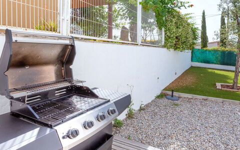 Almendro: Plante, Bâtiment, Herbe, Ciel, Design Urbain, Arbre, Asphalte, Immobilier, Gaz, Bois