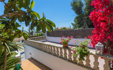 Remedios: L'Eau, Ciel, Propriété, Plante, Bâtiment, Nuage, Piscine, Arbre, Zone Résidentielle, Herbe