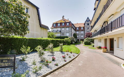 Les Prairies: Propriété, Zone Résidentielle, Ville, Quartier, Bâtiment, Maison, Immobilier, Établissements Humains, Architecture, Rue