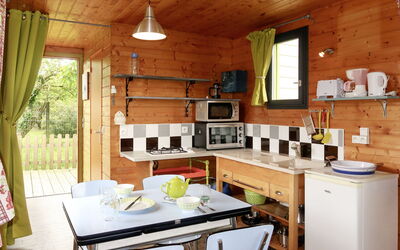 (Lat101) 601.2: Pièce, Propriété, Meubles, Cuisine, Bâtiment, Design Intérieur, Comptoir, Maison, Cabinetry, Domicile