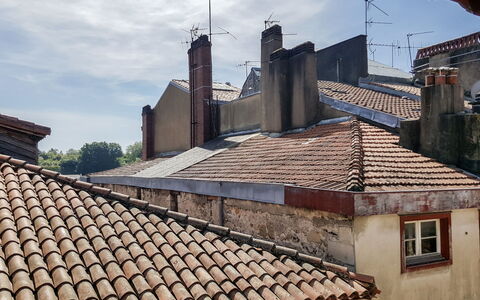 Casa Itzuli: Ciel, Nuage, Fenêtre, Propriété, Bâtiment, Maison, Architecture, Quartier, Cheminée, Mur
