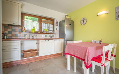 Lady Lavender: Pièce, Propriété, Meubles, Bâtiment, Immobilier, Sol, Cuisine, Design Intérieur, Maison, Table
