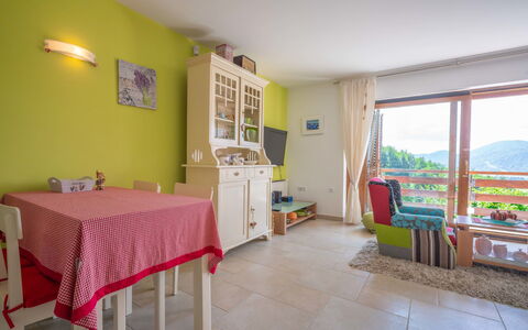 Lady Lavender: Pièce, Propriété, Meubles, Bâtiment, Maison, Design Intérieur, Immobilier, Sol, Chambre, Table