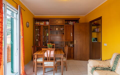 Ludovica: Meubles, Propriété, Table, Cabinetry, Plante, Canapé, Cadre, Porte, Bois, Chaise