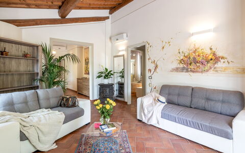 Villa Lavinia: Pièce, Meubles, Propriété, Salon, Design Intérieur, Bâtiment, Plafond, Mur, Immobilier, Sol