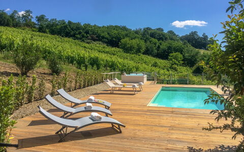 Villa Lavinia: Piscine, Propriété, Paysage Naturel, Balancelle, Maison, Mobilier De Jardin, Loisir, Immobilier, Biens, Vacances