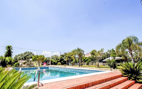 White Pool: L'Eau, Plante, Ciel, Piscine, Arbre, Loisir, Paysage, Herbe, Des Loisirs, Ville Resort