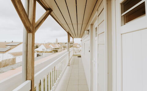 Bredene 310: Fenêtre, Bois, Bâtiment, Ombre, Sol, Dur, Façade, Faisceau, Plafond, Salle