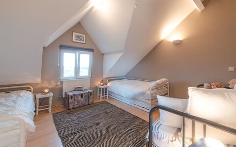 Bredene 310: Pièce, Chambre, Propriété, Lit, Meubles, Grenier, Design Intérieur, Sol, Bâtiment, Immobilier