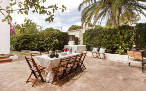 Villa Esplai: Propriété, Bâtiment, Meubles, Immobilier, Patio, Maison, Pièce, Sol, Table, Biens