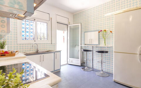 Villa Esplai: Pièce, Propriété, Design Intérieur, Bâtiment, Tuile, Jaune, Salle De Bains, Sol, Meubles, Maison