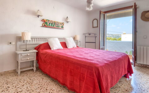 Florencia: Chambre, Lit, Meubles, Drap De Lit, Pièce, Propriété, Literie, Design Intérieur, Cadre De Lit, Sol