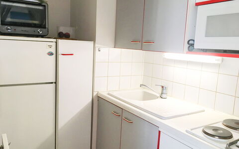 Les Chatelaines: Evier, Cabinetry, Évier, Robinet, Bâtiment, Luminaire Plomberie, Cuisine, Design Intérieur, Sol