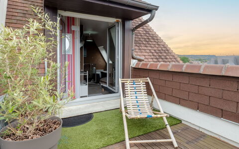Cabourg 310: Plante, Propriété, Ciel, Bois, Ombre, Mobilier De Jardin, Herbe, Zone Résidentielle, Immobilier, Paysage
