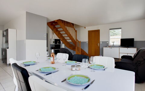 Maison de Kerfilly: Propriété, Pièce, Meubles, Design Intérieur, Bâtiment, Maison, Table, Salle À Manger, Immobilier, Domicile