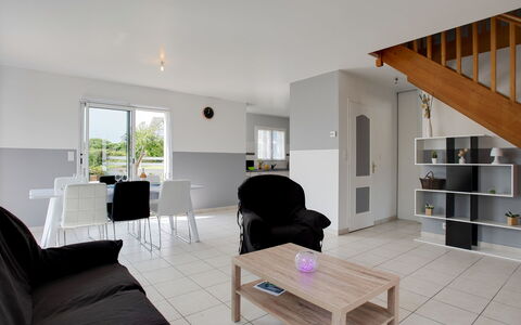 Maison de Kerfilly: Pièce, Propriété, Salon, Meubles, Design Intérieur, Bâtiment, Maison, Sol, Plafond, Table